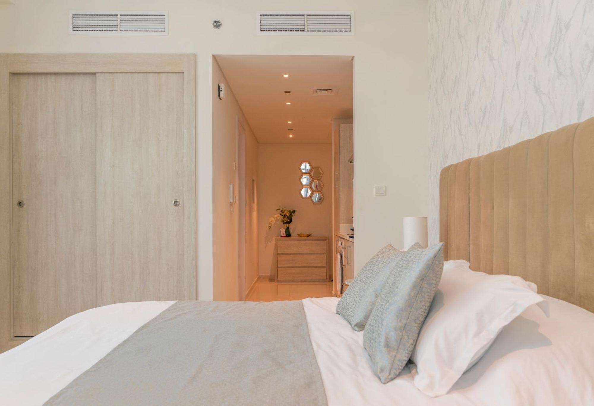 Studio With Private Beach Access At Palm Jumeirah Dubai Exteriör bild