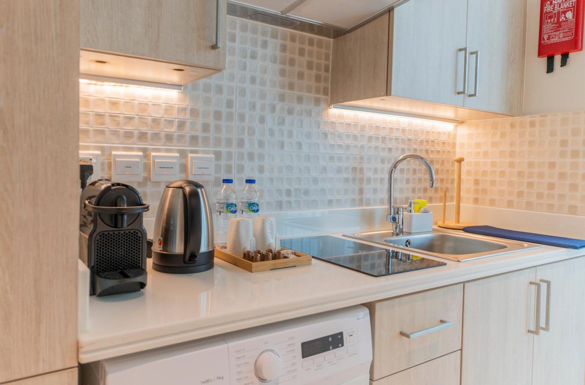 Studio With Private Beach Access At Palm Jumeirah Dubai Exteriör bild